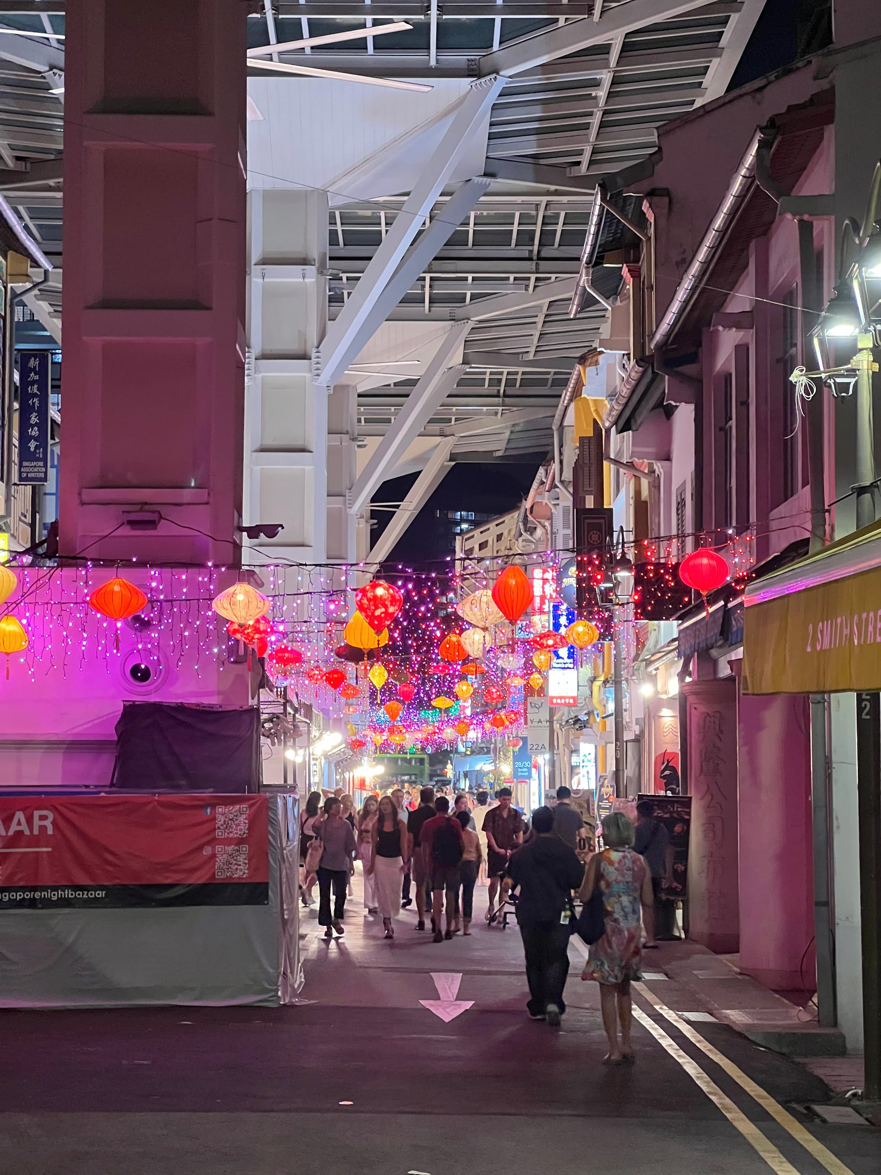 The night bazaar in Chinatown.