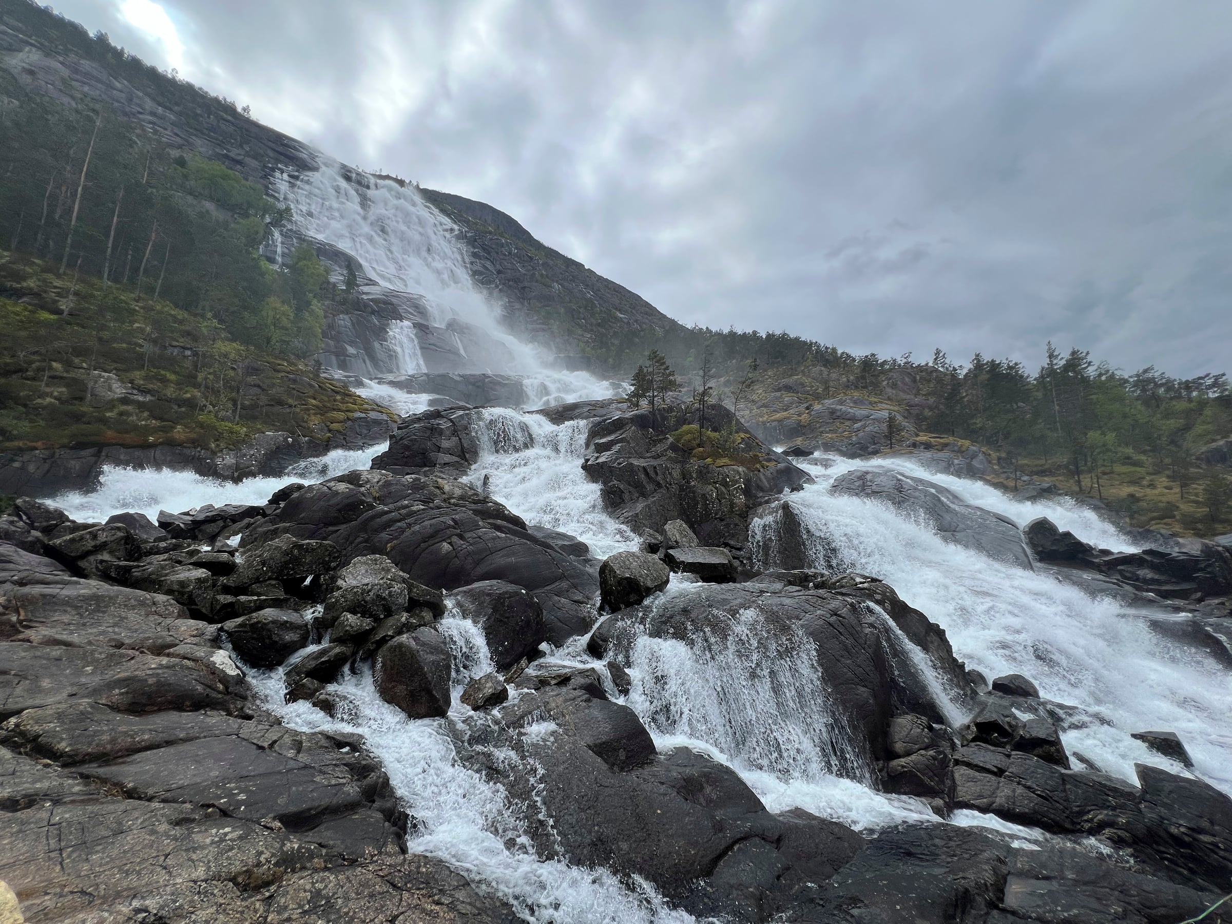 Langfoss waterfall beside Åkrafjorden.