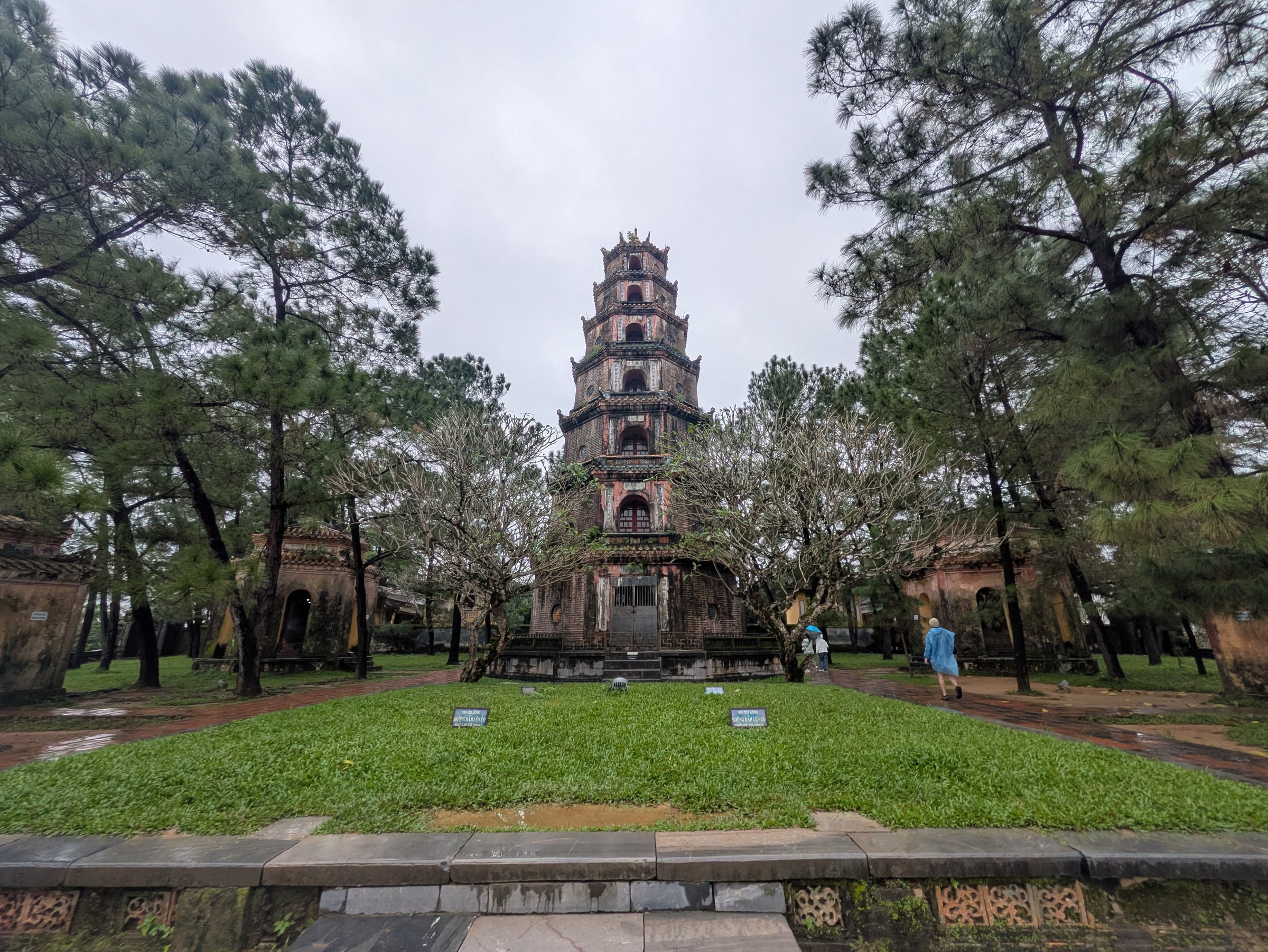 Thiên Mụ Pagoda.